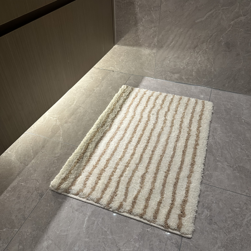 Alfombra de baño minimalista a - Zara Home Bathroom Rug reseña y precio